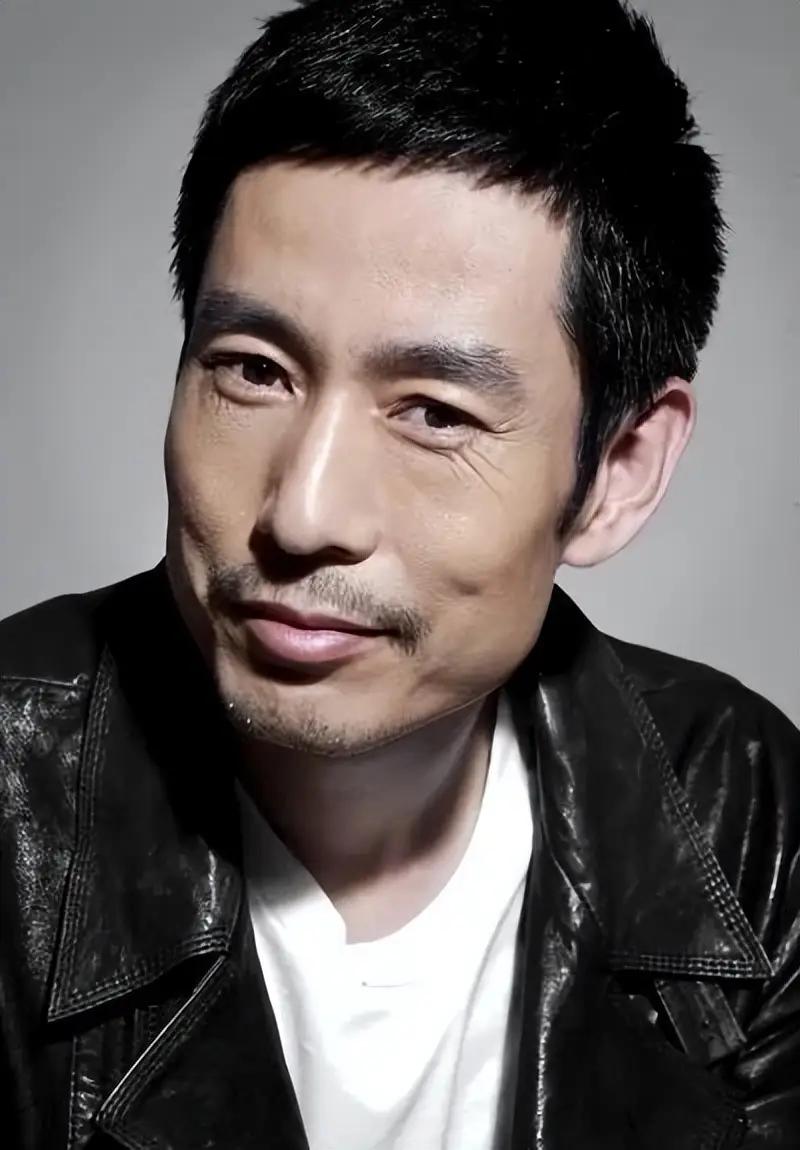 继续追剧《伟大的长征》。

在昨晚的剧情中，鲁迅先生出现了，在跟萧军聊天。而萧军