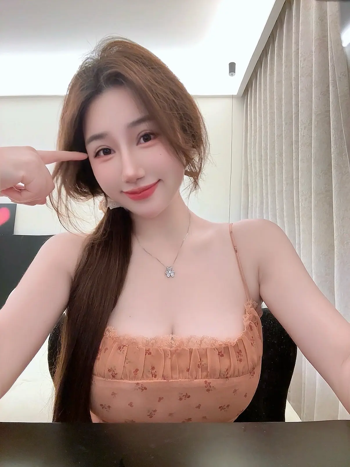 小时候想当公主，现在只想当女巫，一个人住小木屋，谁惹我就毒死谁😌