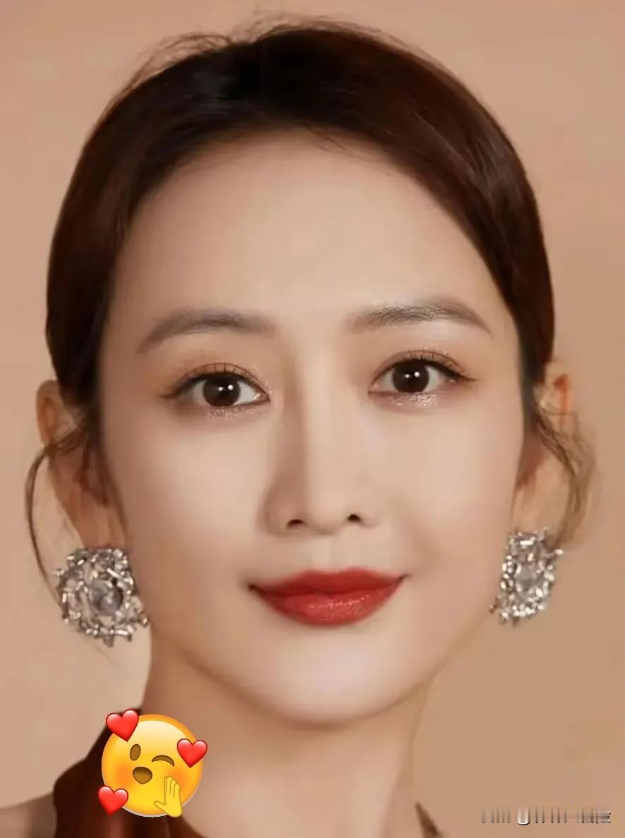 面相是不会骗人的
 
我给奶奶看了王鸥的照片
她第一句话就说：这女孩一看
就是个