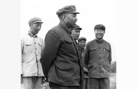 1948年在济南战役中，城墙厚重得像个铁桶，但我方根本没有重炮，没办法继续推进。