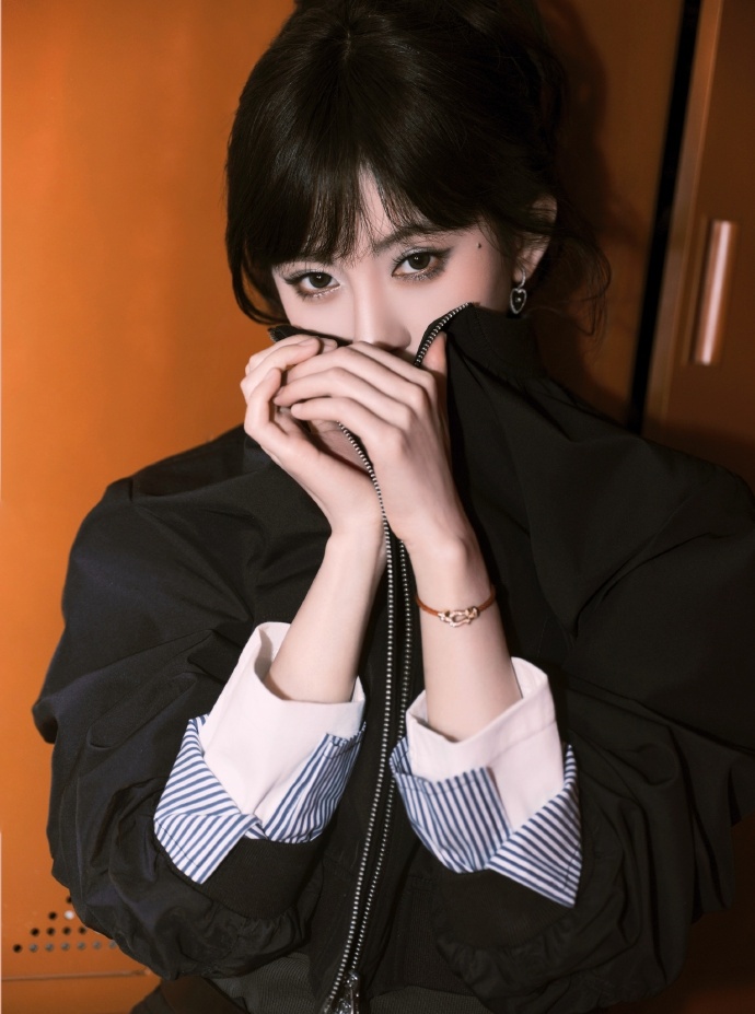 鞠婧祎allblack酷姐感doublecool的鞠婧祎    doubleco