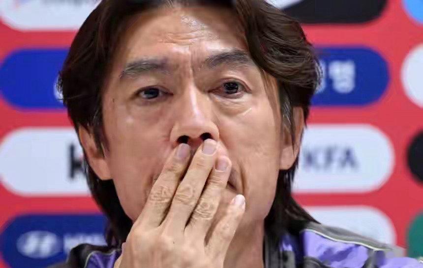 韩国媒体给主教练洪明甫打马赛克一场比赛，让功勋队长变成马赛克。KBS把媒体监督权