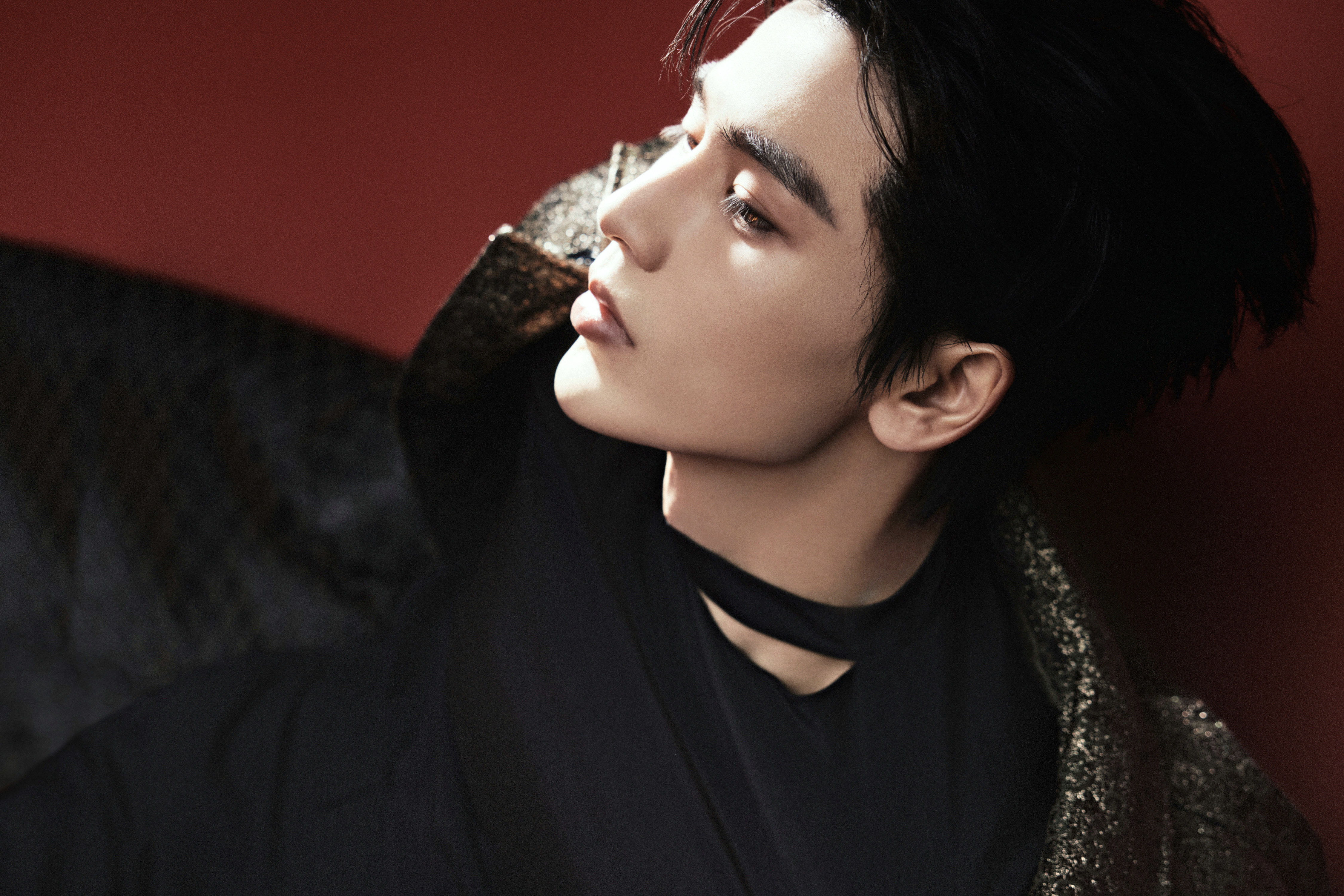 这个张凌赫怎么拍怎么好看，怼脸、全身样样都拿捏，帅的好高级！ 