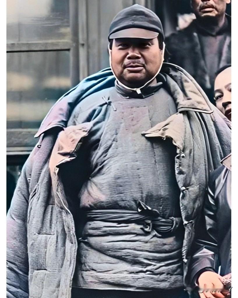 一九二七年，乘坐火车抵达徐州的冯玉祥，时年四十五岁。这不是演员所扮演，确是货真价