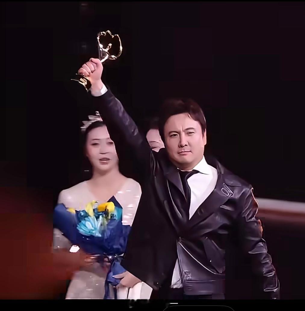 哈哈哈，作为中国票房最高的演员，微博king，竟然是沈腾拿过的最高奖以后救市别求