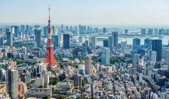 日本内阁府17日公布，日本三季度实际国内生产总值（GDP）按年率计算下降1.8%