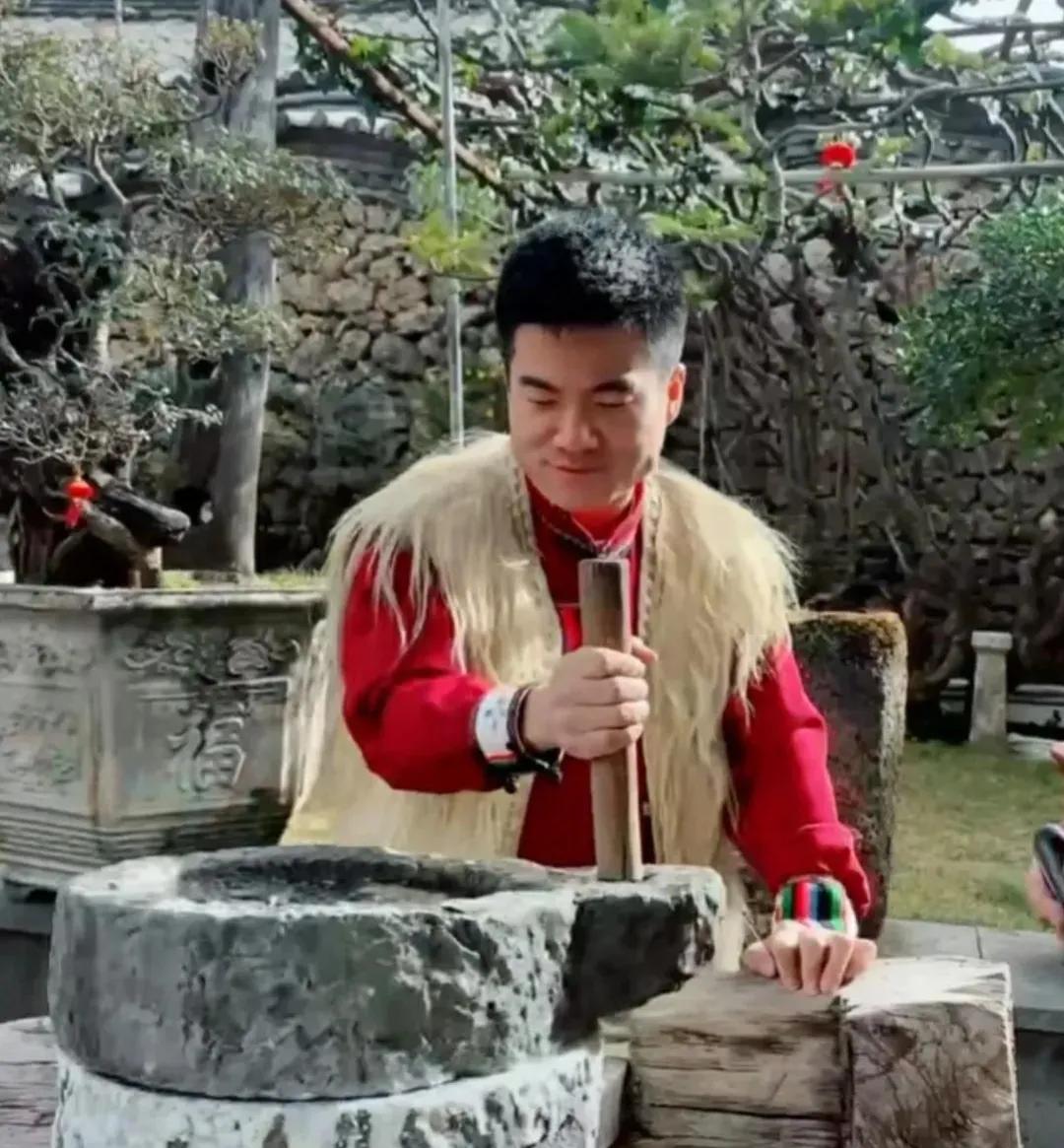 一次，余华问董宇辉：