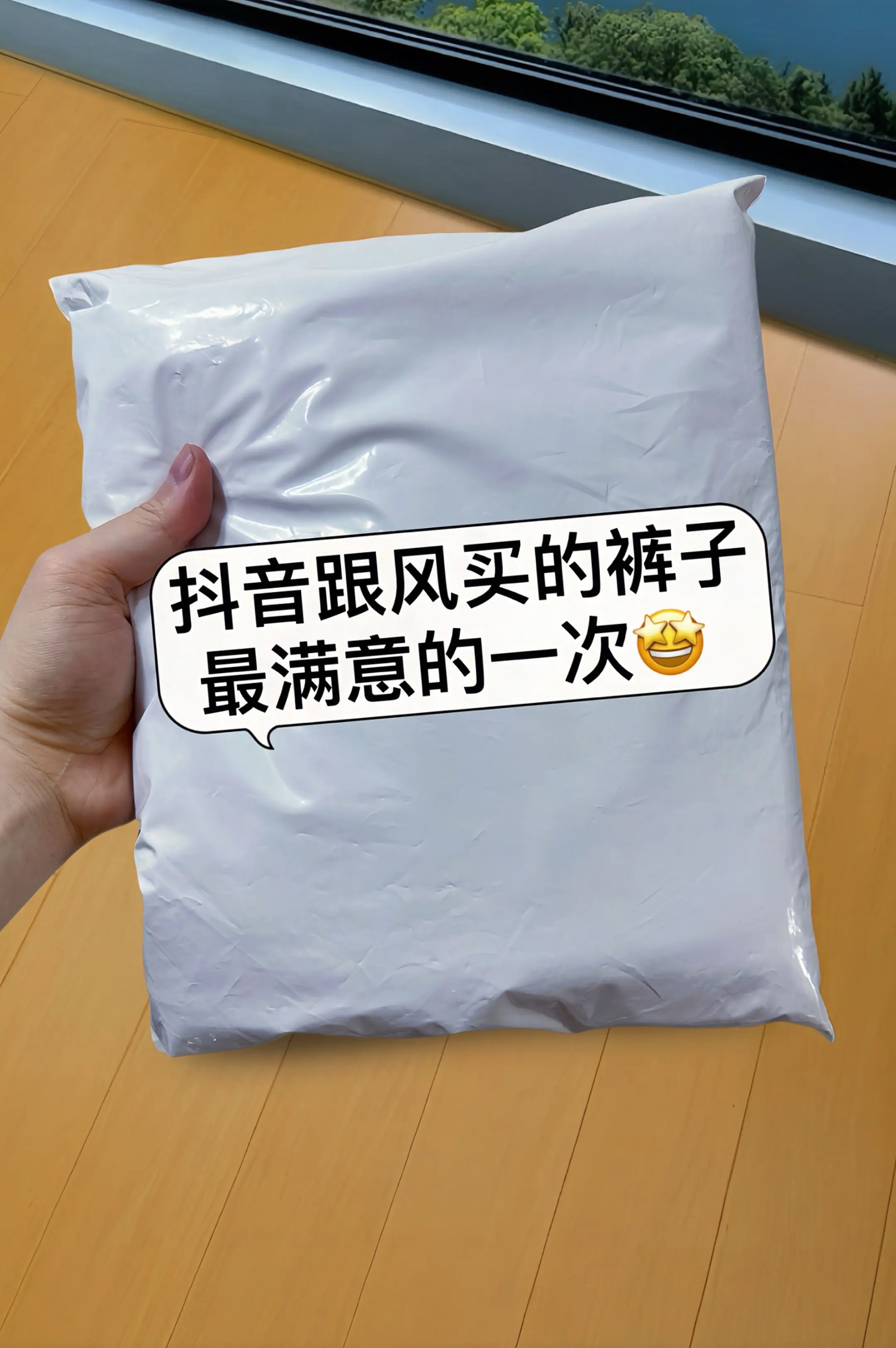 夏日通勤出街新宠！这款高腰亚麻西装阔腿裤，以天然亚麻混纺面料打造，触感...