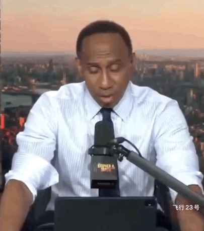 A.斯密斯：詹姆斯迟迟不签在营销自己。

近日NBA著名评论员A.斯密斯表示：詹