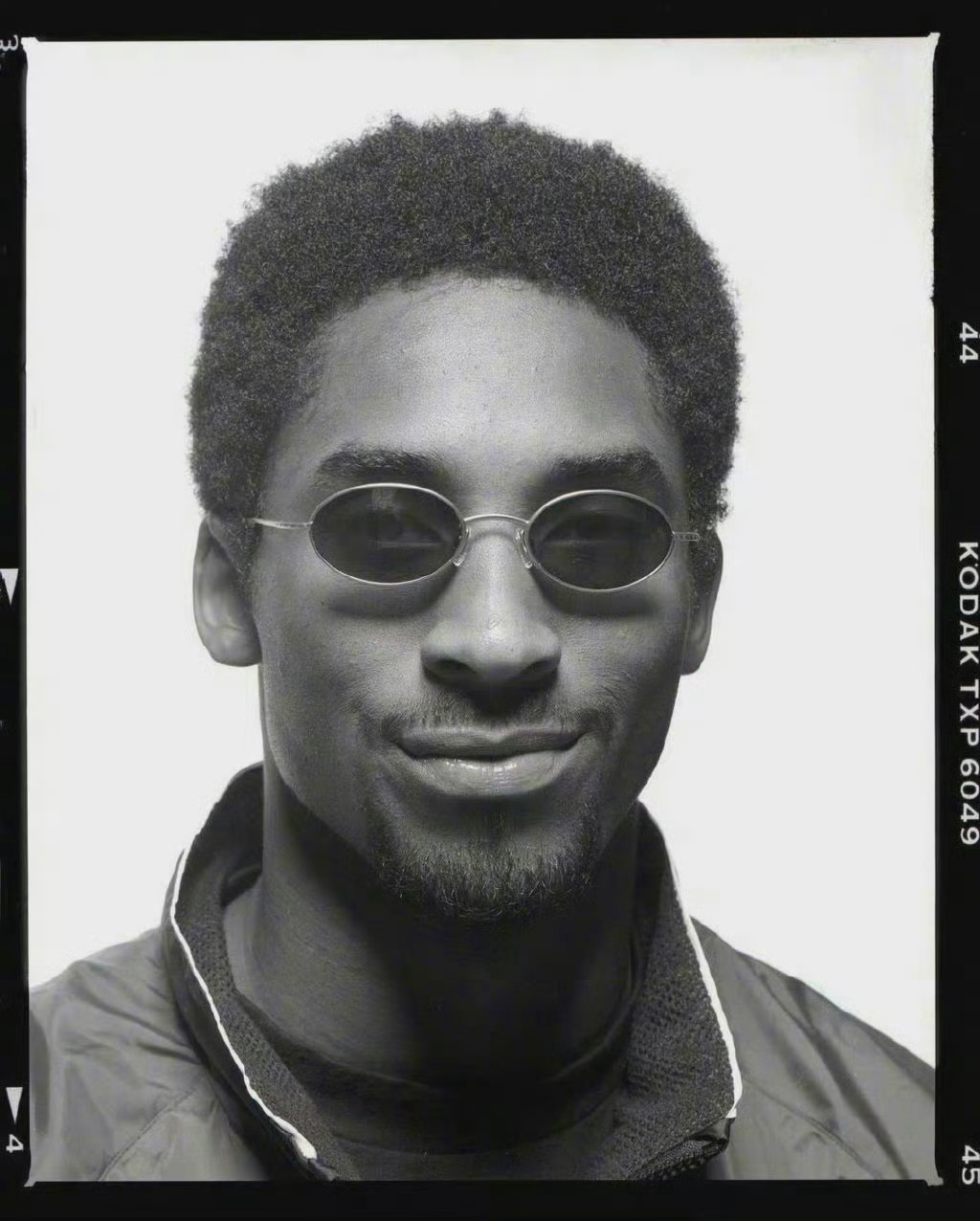 科比早期拍摄的一组写真照！真帅啊！🖤 