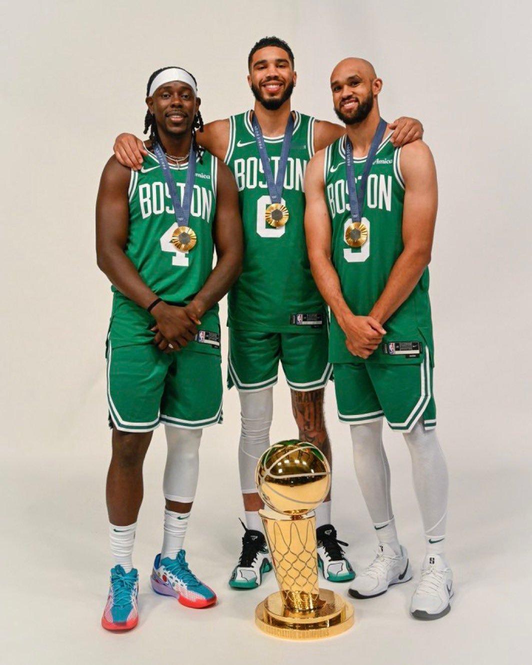 媒体日开始了，球队新赛季的照片也要慢慢放出来了自勇士之后，NBA也有几年没有卫冕