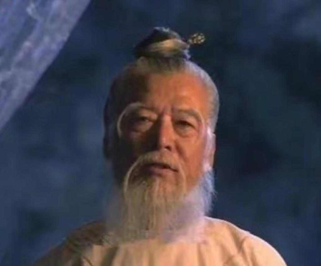 一天袁天罡出游时肚子饿了，随便找了一个饭馆吃饭，抬头一看，女掌柜面如满月，大惊：