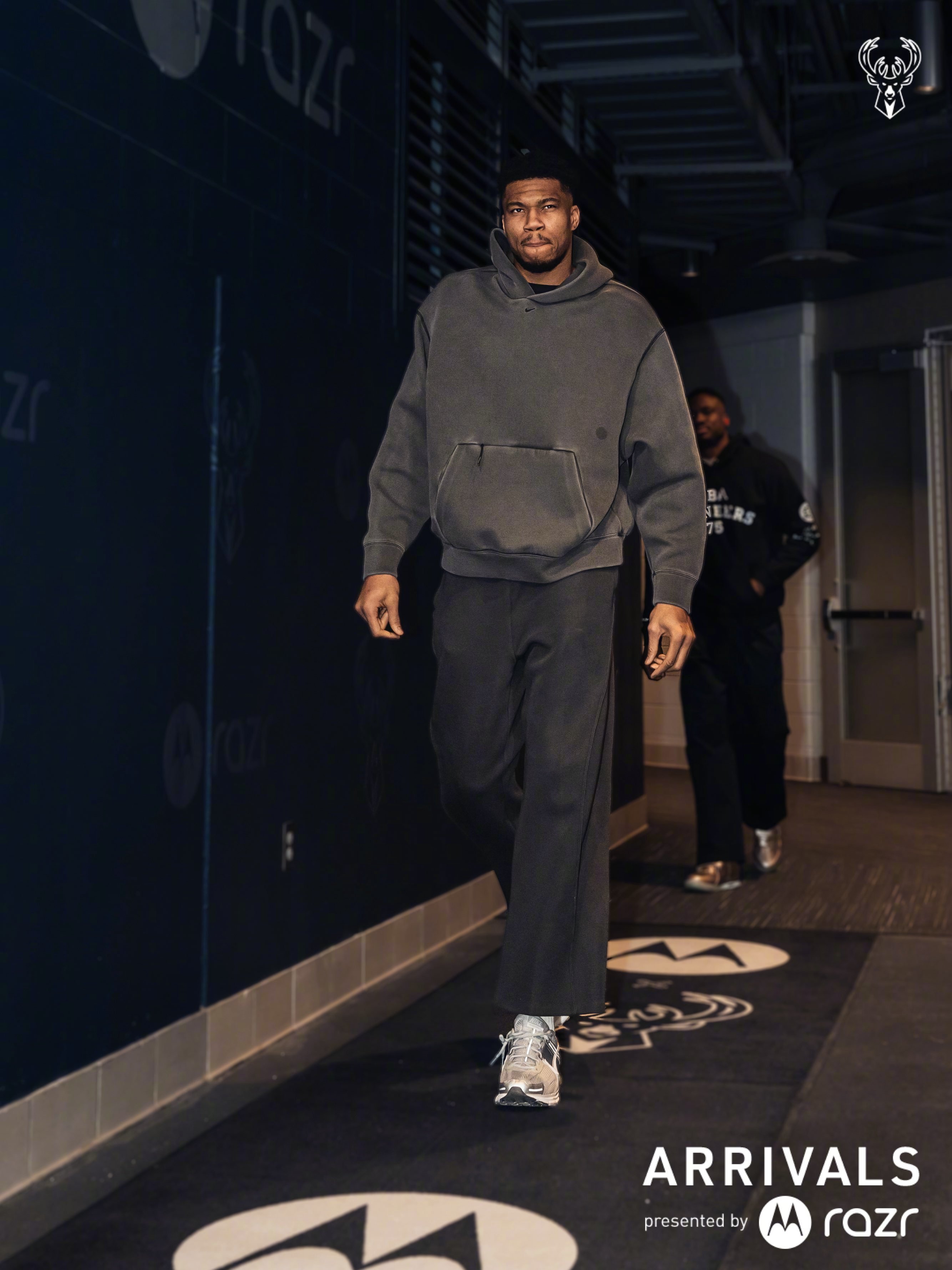 亚当斯脚踝手术赛季报销。。。正好，字母看来走定了，回不去了，火箭要不试试？ 