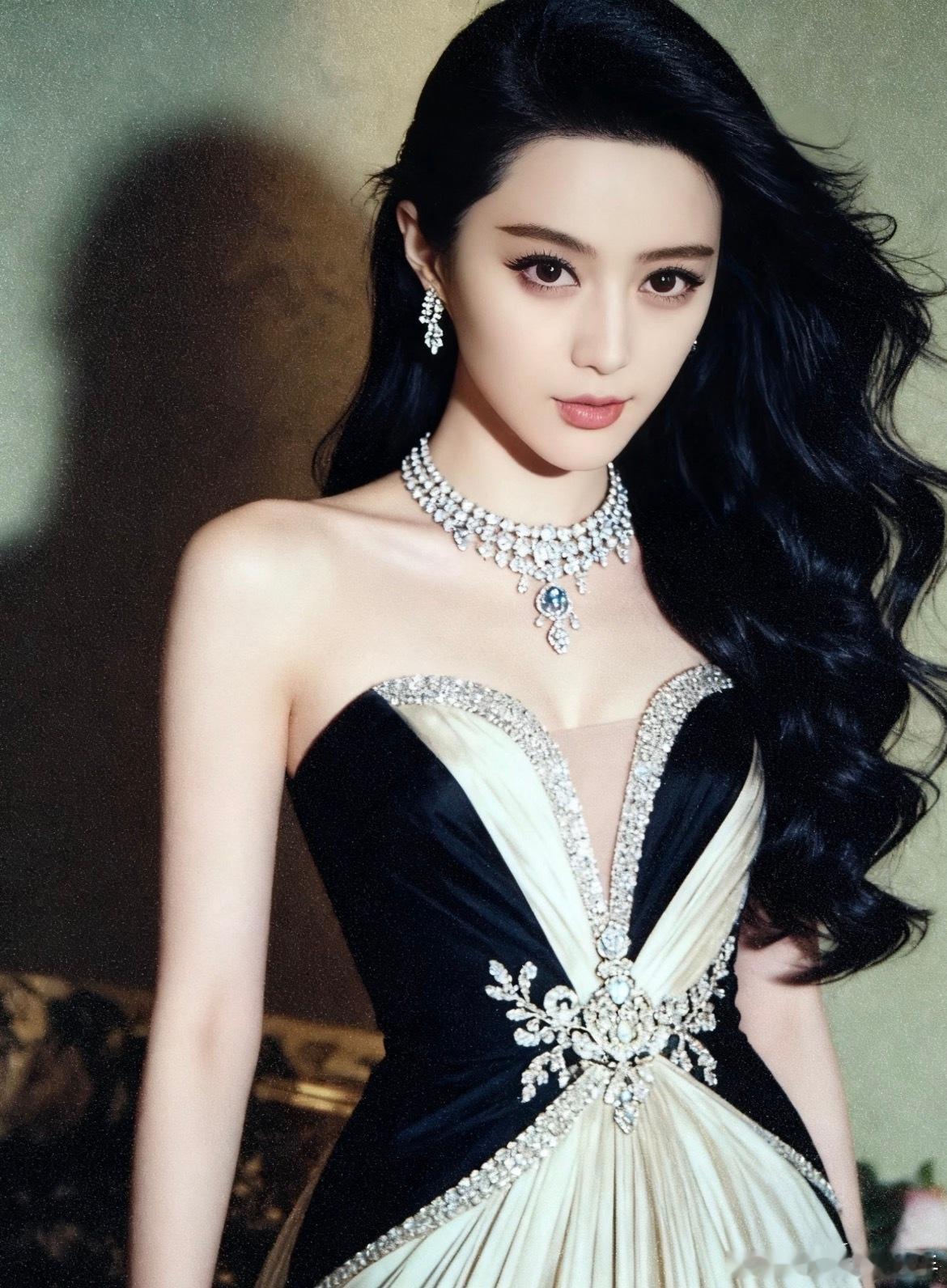 翻译这不得不爱大姐姐一辈子她为什么好多年如一日的漂亮？关键一点都没变老，也太美了
