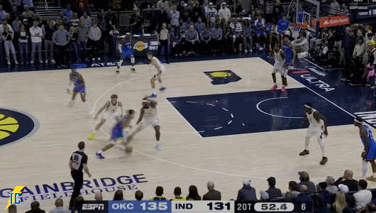 切特今天真是怎么都进不了球啊，好险对面干扰球了！nba新赛季第一声加油 ​​​