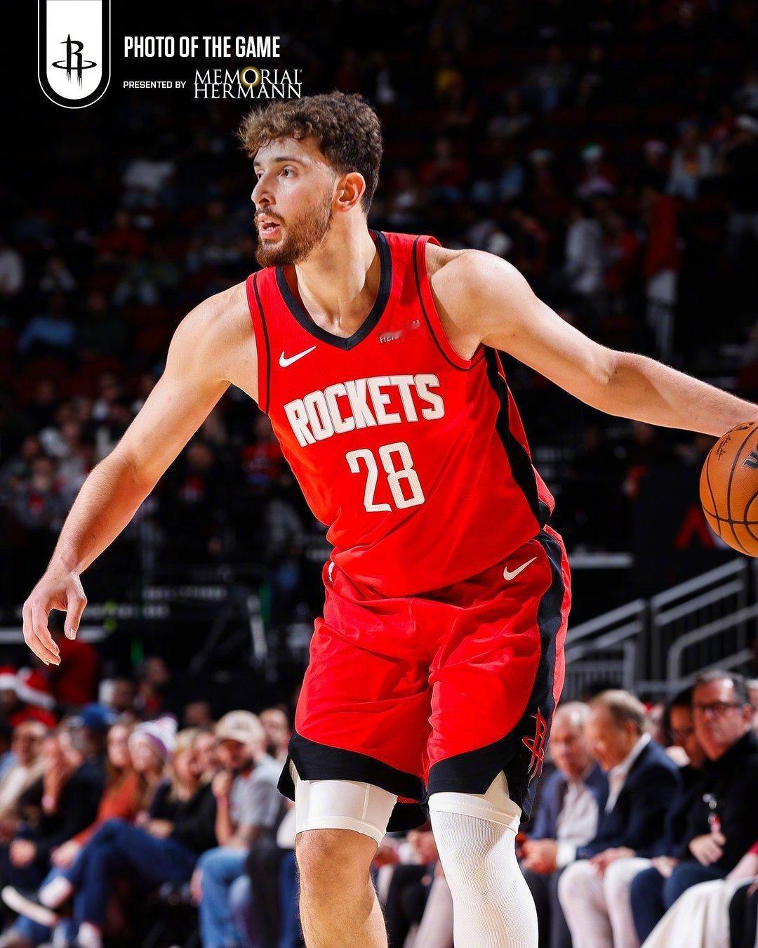 申宝本场28分10篮板3助攻4抢断成为NBA历史上至少拿到5000分2500篮板