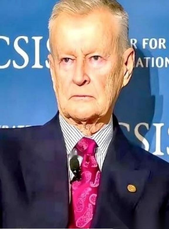 美国一个顶尖的战略大师，晚年翻来覆去就一句话：我们犯了个天大的战略错误，就是在2