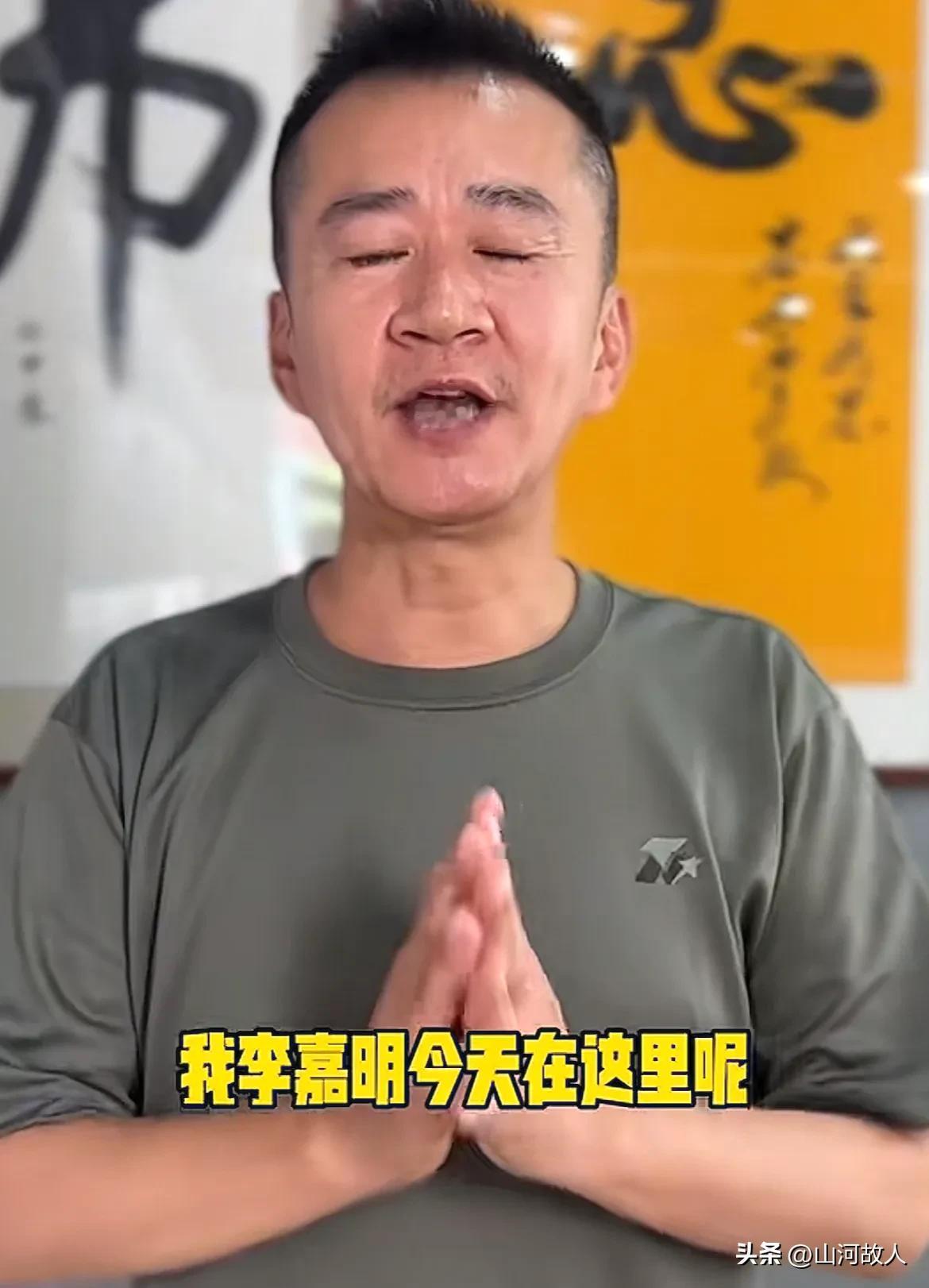李嘉明终于向周星驰道歉
，妻子小月月却透露更多细节
另外，李嘉明还向外界透露了一