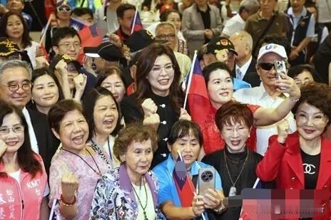 郑丽文不错！

今天，国民党举办了七七事变89年纪念活动
党主席郑丽文和前主席洪