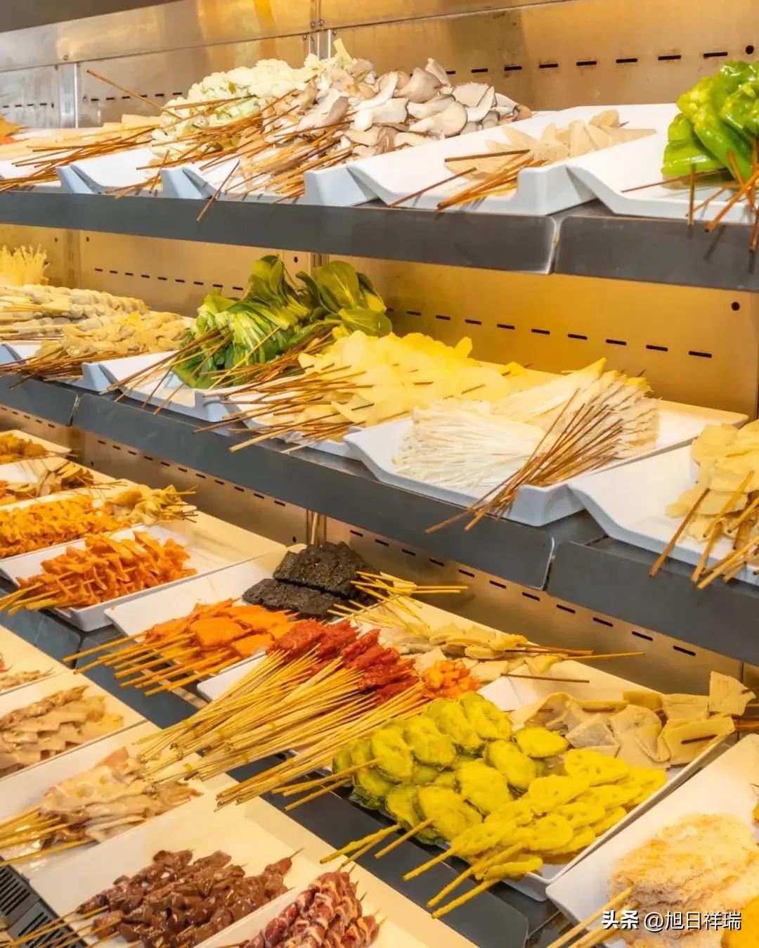 浙江一男子花10元买了3串炸串，食用时发现1串未熟！跟商家谈崩后告上法庭。法院：