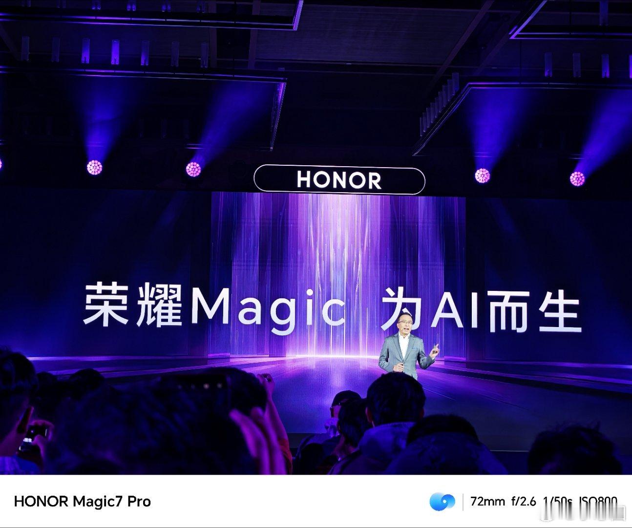 荣耀magic7rsr  回顾了历年的Magic系列，而且开篇就讲AI。还说Ma