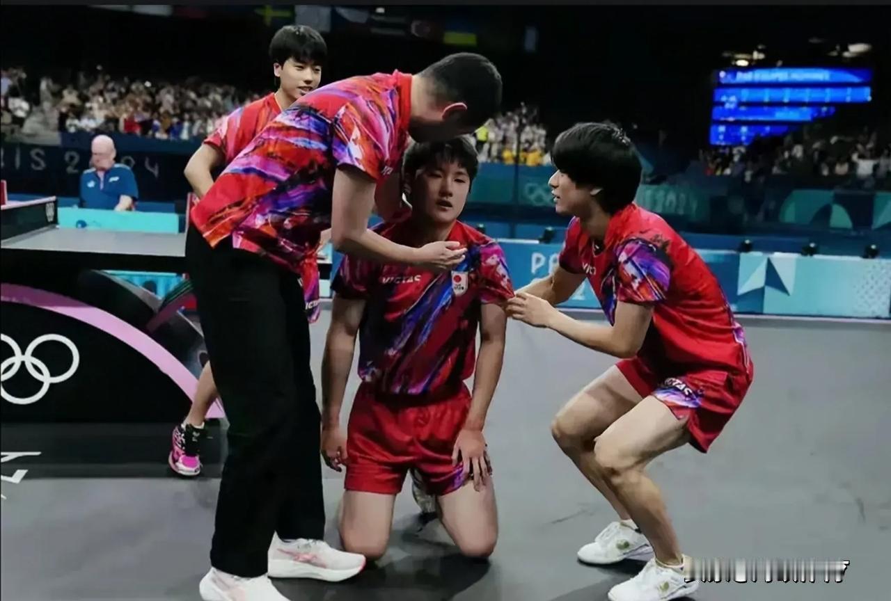 张本智和心态炸了，眼泪又哗哗流了

1、开局挺顺，张本智和11-5轻松拿下第一局