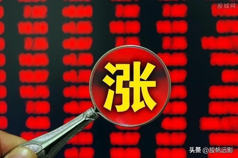 今天上午的分歧其实还是弱分歧，并不是日线级别的大分歧，虽然惊魂一跳指数险些翻绿，