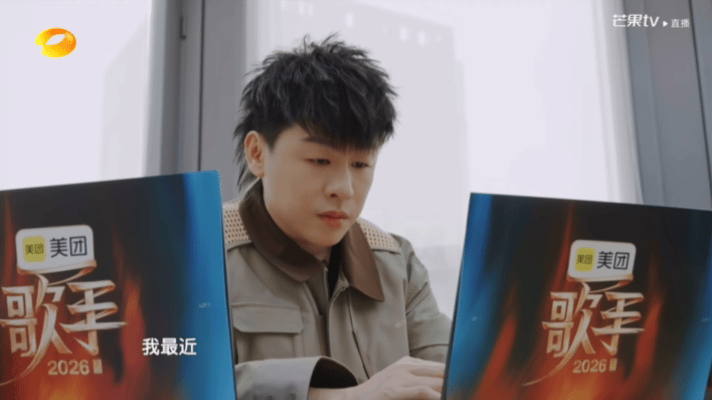 胡彦斌为粉丝手搓专属APP 这个胡彦斌真的，别人歌手小片都在唱歌彩排，他的歌手小