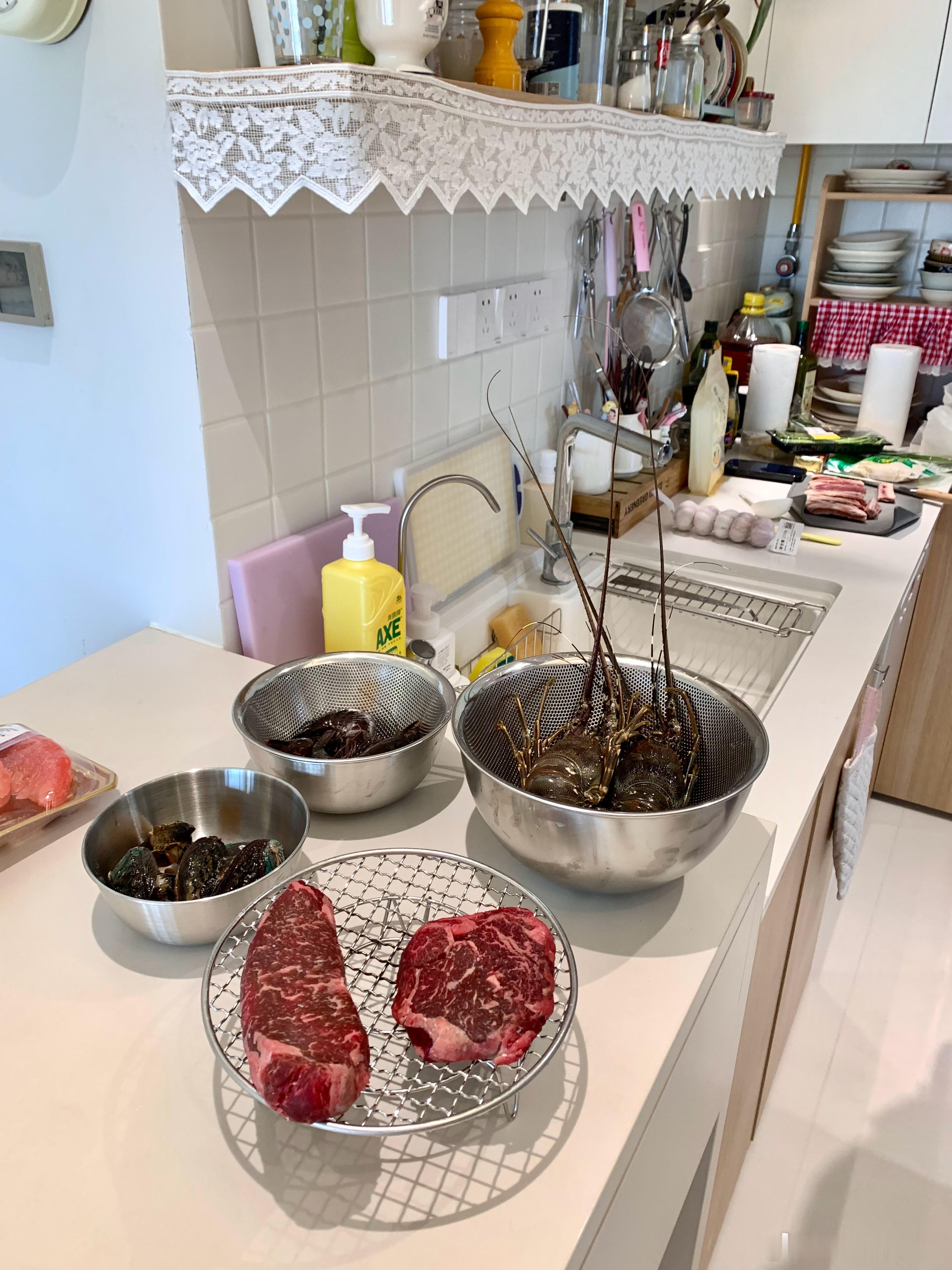 邀请朋友们来家里吃饭   今天家里的不锈钢盆全都出动了！ 
