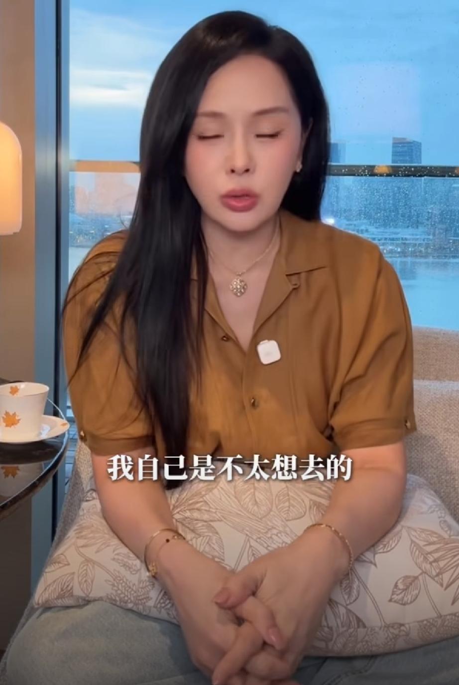 伊能静这个人，
我真是看不懂了，
钱赚到了，也跟家人公费旅游了，现在说自己不太想