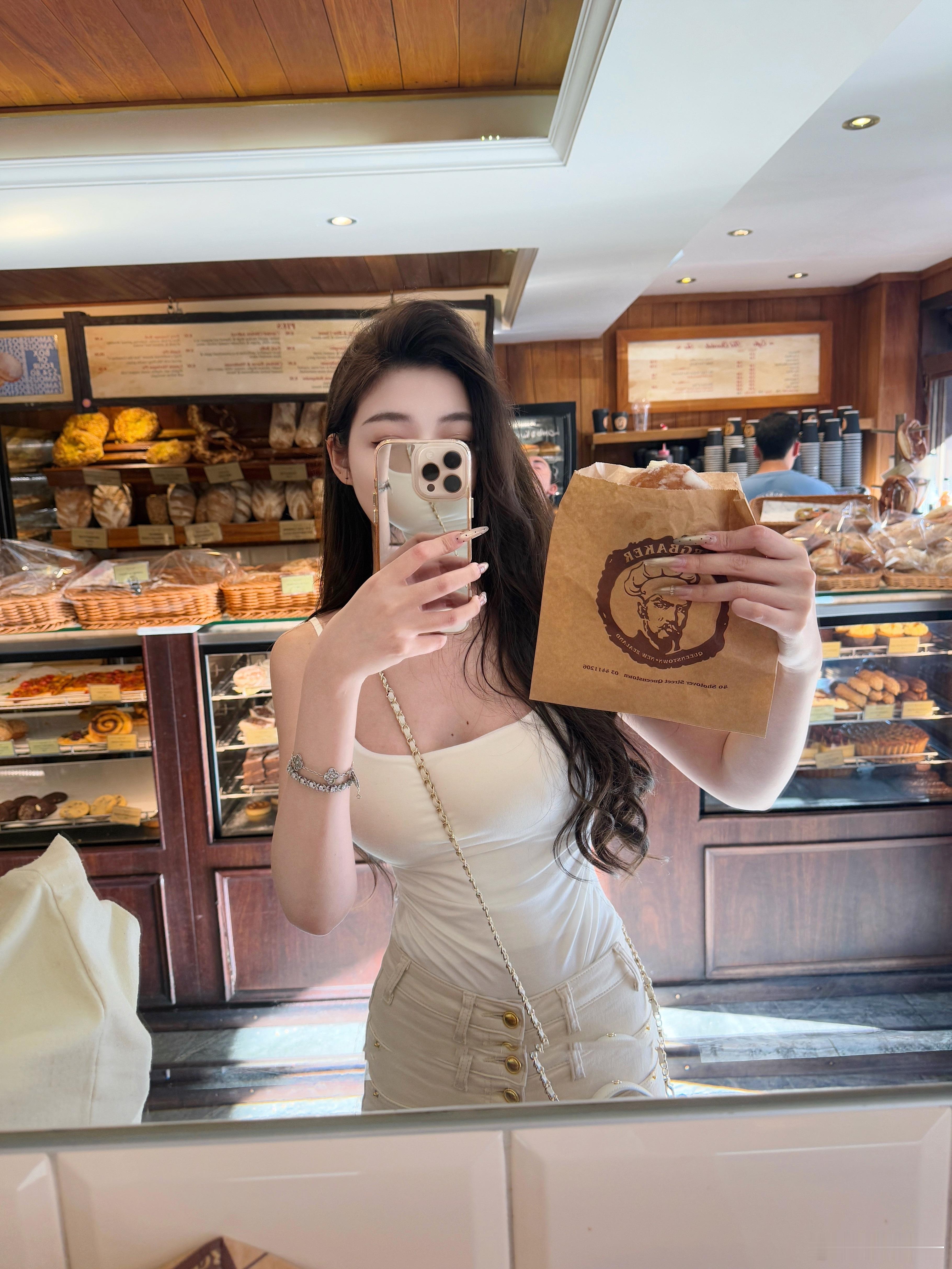 皇后镇𝐁𝐥𝐮𝐞 𝐡𝐨𝐮𝐫𝐬 🇳🇿💙出游美味指南微博甜人节