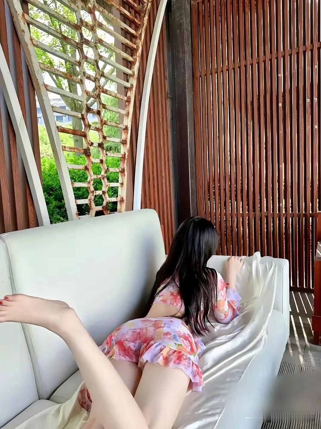 性感妩媚，优雅动人。