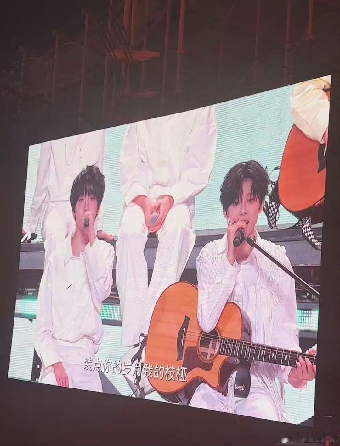 聂玮辰陈思罕同框 反复看这段舞台，聂玮辰和陈思罕一开口我就心软，《想把你唱给我听