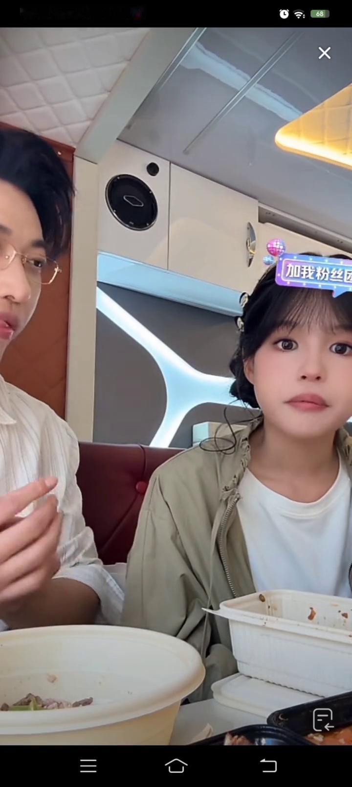 今天表现可以，口头表扬，口头加价，我要实际加价。对面还有人，这还有，里面还有两点