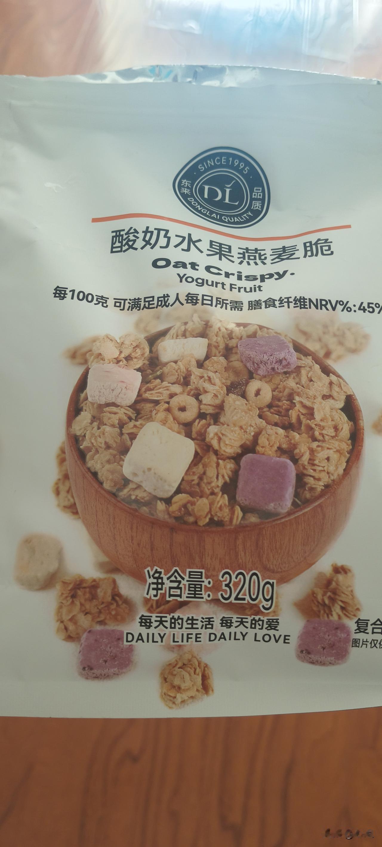 胖东来的燕麦脆终于到货了！
一共买了两种口味
酸奶的和坚果的。
我可太喜欢吃这个