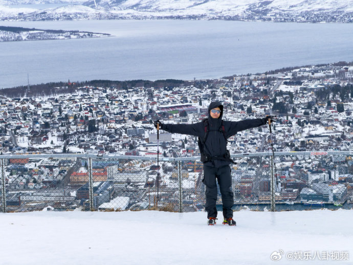 花少8邀请王星越李现张凌赫导演组主打一个听劝，网友说啥就安排，太宠粉了花少8邀请