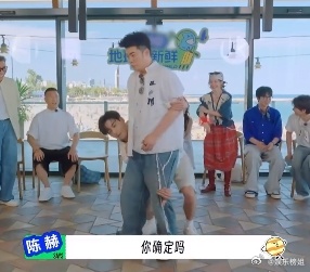 陈星旭公主抱陈赫地球超新鲜在游戏环节中双人首字母表演的是陈星旭和陈赫。没想到陈星