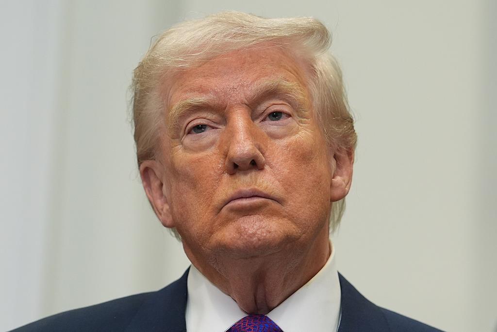 美国总统特朗普肯定是美国历史上最具争议的总统之一。他具有商人特性，总是利字当头，