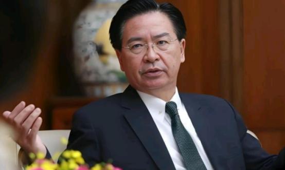 9月10日，“台独”顽固分子吴钊燮写到，石平参议院议员和我都受到了中国政府的制裁