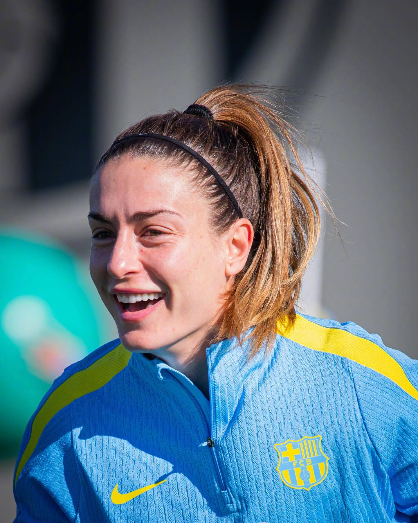 红蓝倩影 🌹训练ing！姑娘们正在备战与塞维利亚女足的比赛，我们期待用一场胜利