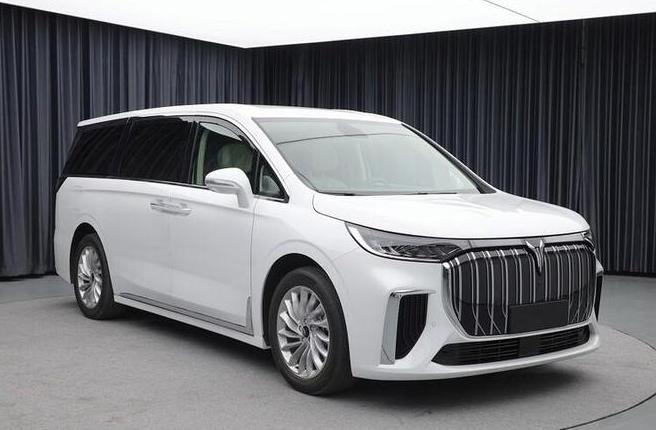 日前，岚图梦想家单电机申报图曝光。外观方面，新车与在售车型也大致相同，整体风格依