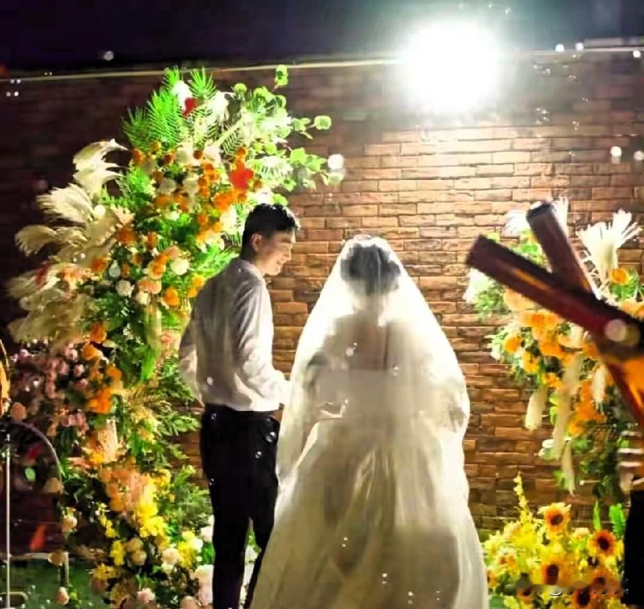 程序员猝死不能算工亡？与公司无关？

32岁程序员猝死， 公司出于人道主义给死者