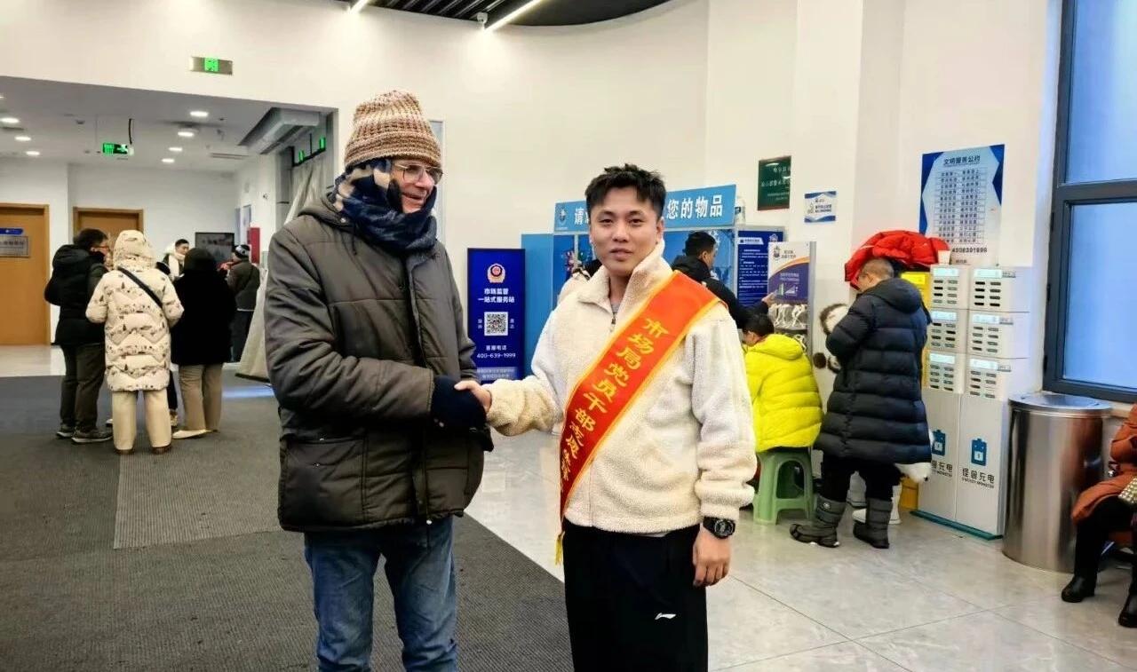 双语服务已进驻！冰雪大世界消费维权服务站又上新

为进一步优化冰雪旅游消费环境，