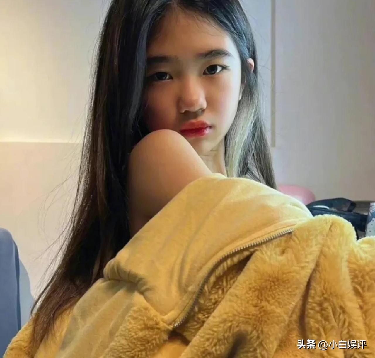 曹格女儿Grace已经14岁了。她已褪去《爸爸去哪儿 》时期的婴儿肥，身高接近1