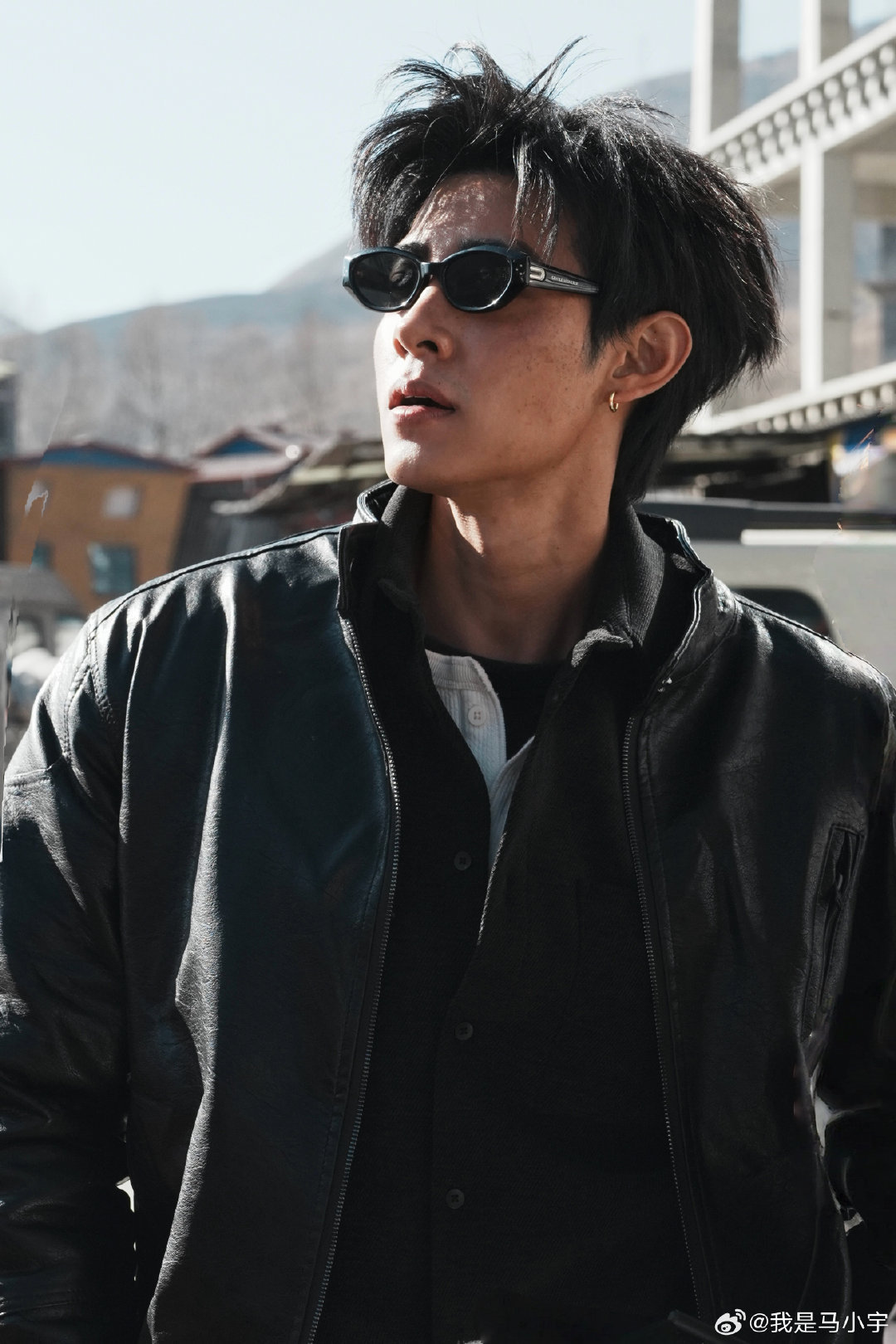 马小宇穿皮衣戴墨镜跑步马小宇建议女生爬坡减肥马小宇太会了！慵懒跑步vs自律秘籍，