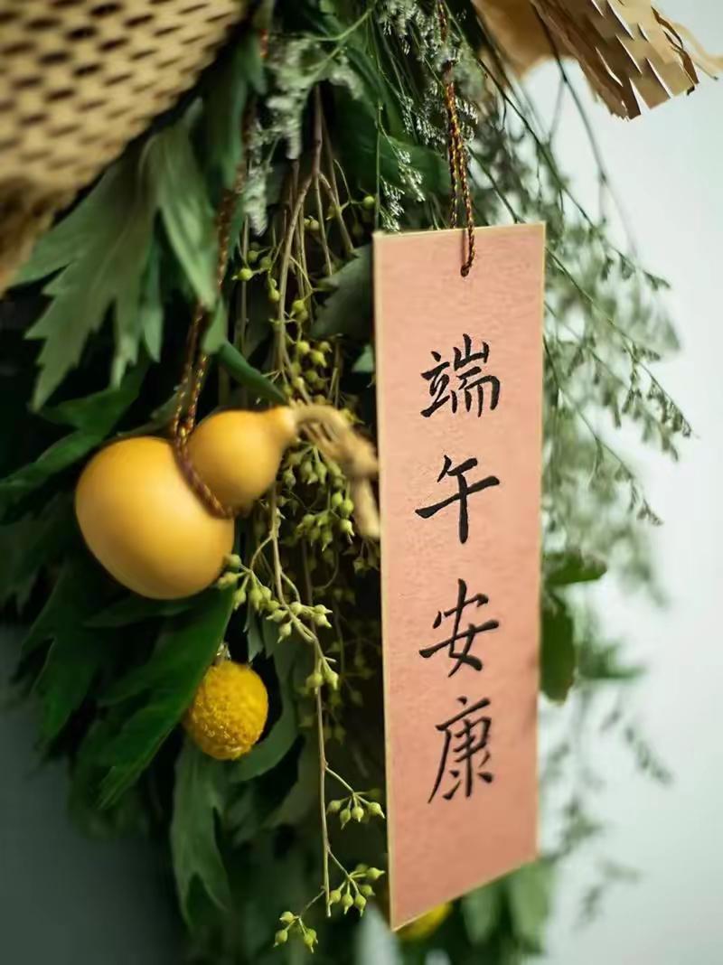 [烟花]此文共11篇，留言必回[烟花]

众所周知，端午有挂艾草的习俗，但这些习