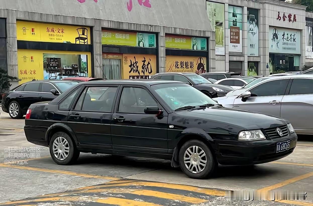 当年的桑塔纳志俊，也是一款性价比非常不错的经济适用型轿车。12万左右的售价，给到