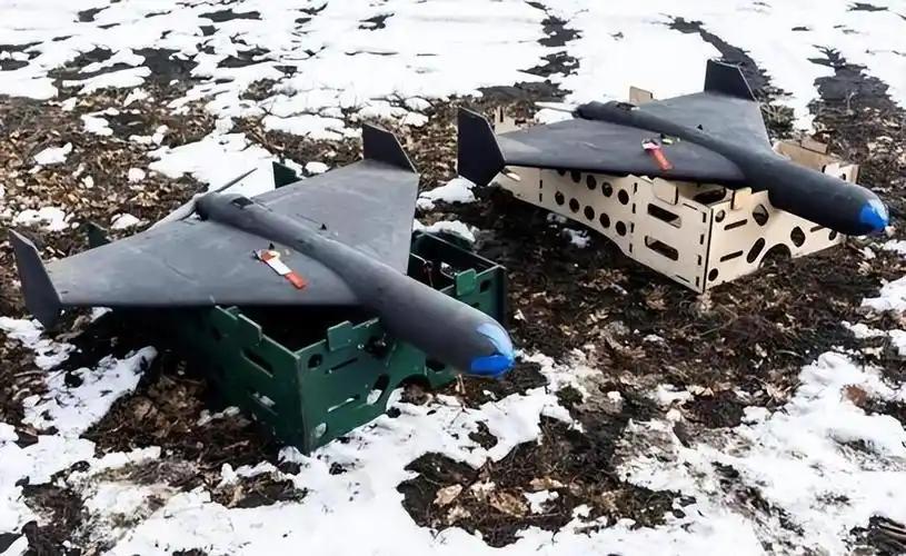 深夜里海的波涛声中，几声爆炸打破了平静——三座为俄罗斯战争机器“输血”的钻井平台