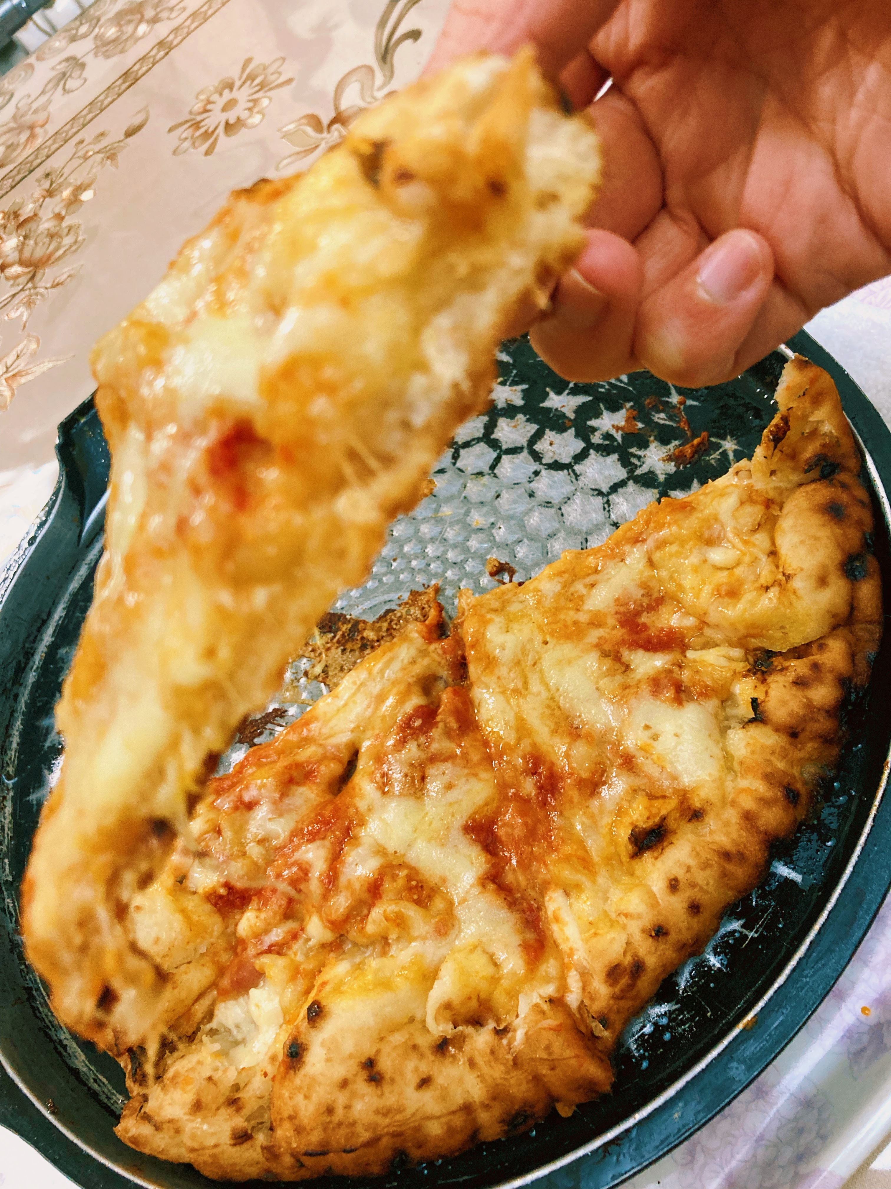 埃丝蓝玛格丽特芝士馅披萨，在速冻披萨里算高级的，芝士吃够了