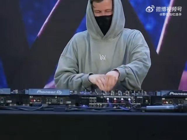 AlanWalker新歌首唱AlanWalker不愧是电音教父电音传奇 Alan